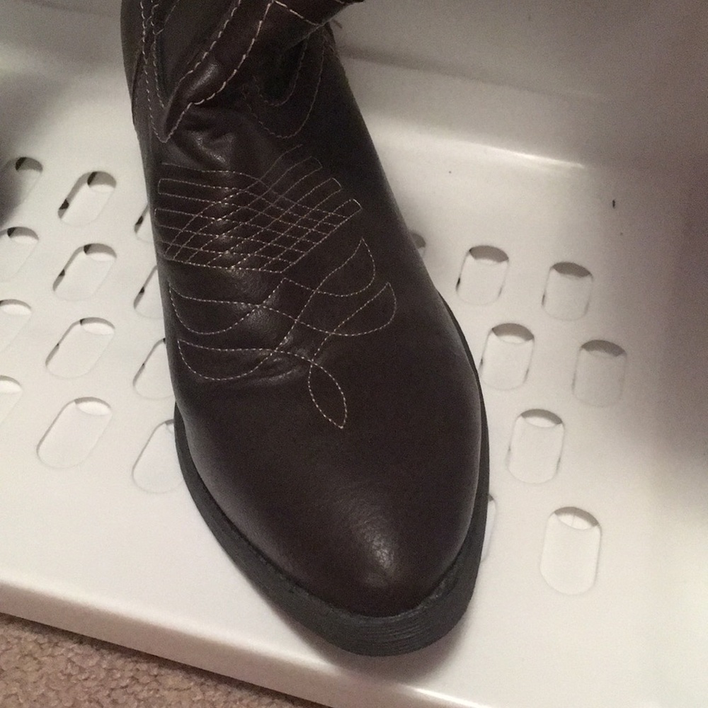 Boots - Picture 3 of 3